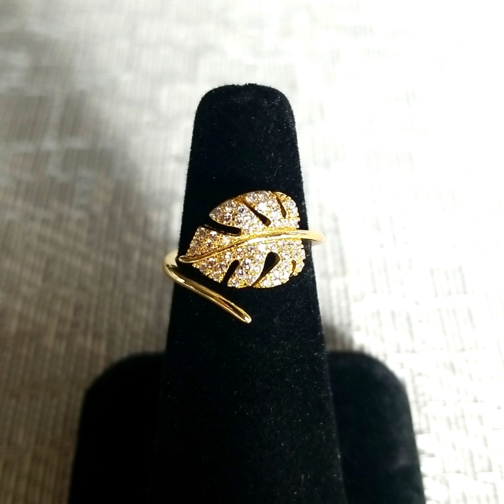 Adjustable gold plated ring with rhinestones leaf